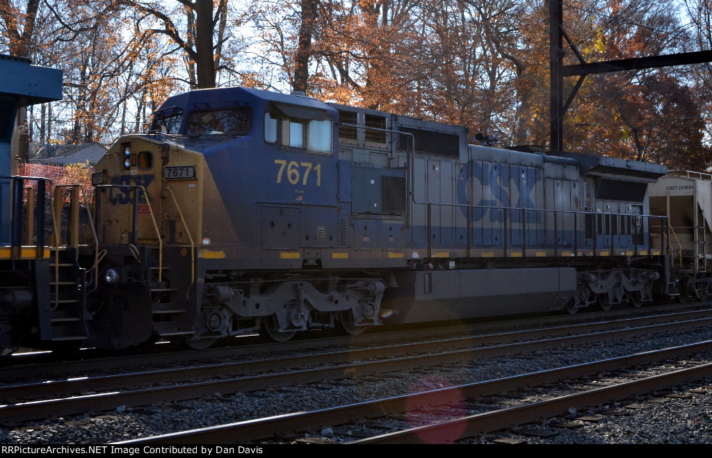 CSX C40-8W 7671 trails on Q410-14